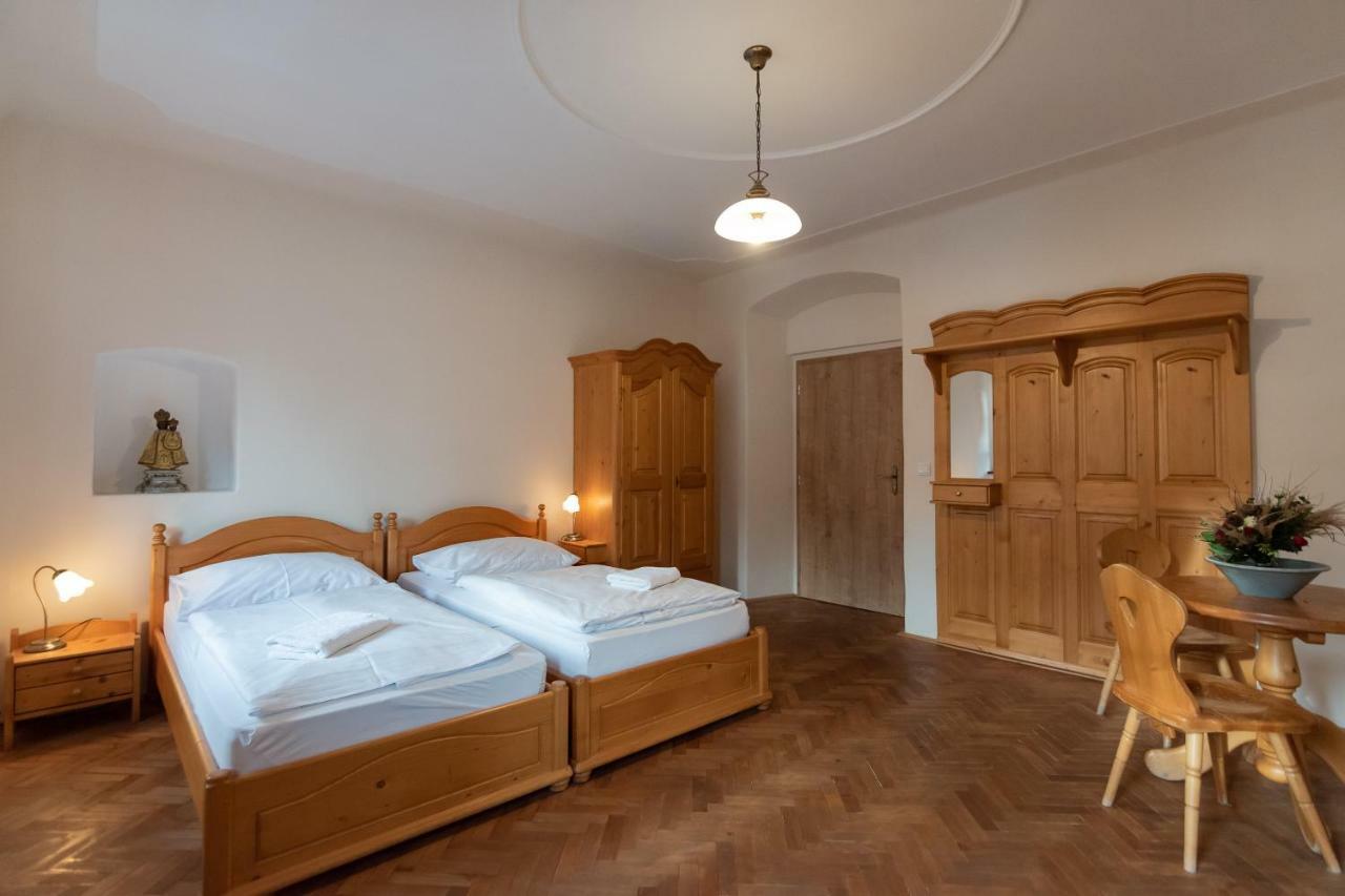 Restaurace A Stara Posta Guest house Becov nad Teplou